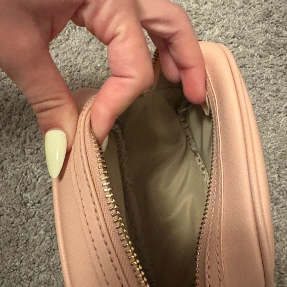 Tory Burch Blush Pink Pouch with Gold Emblem - Picture 6 of 7